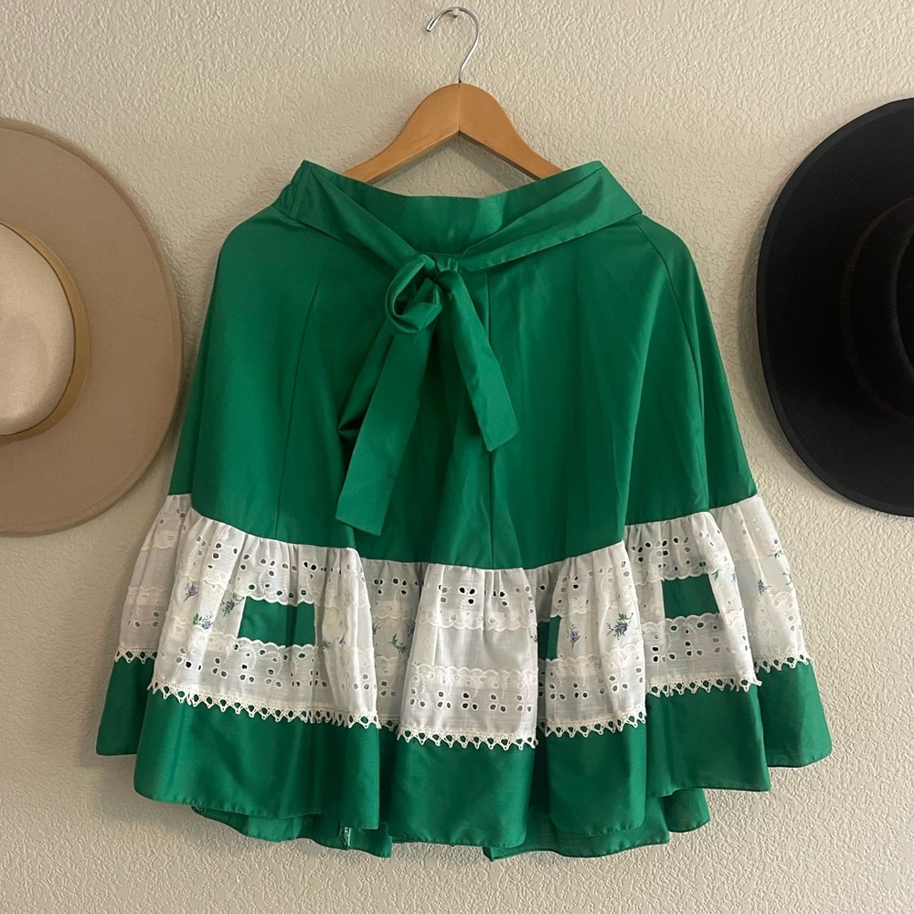 Super cute green vintage square dance skirt